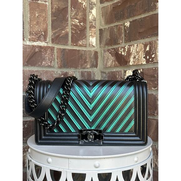 Chanel Boy Flap Bag Chevron Painted Calfskin Old Medium 712308366 - Picture 1 of 9
